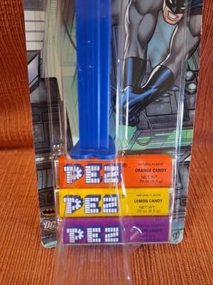 DC (s08) Batman 2 Face Pez Dispenser on Card - Thumbnail 3
