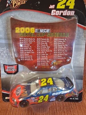 JEFF GORDON #24 DUPONT 2006 1/64 DIECAST W/ HOOD MAGNET DISPLAY - Thumbnail 2