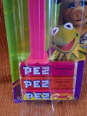 Disney The Muppets Ms. Piggy Pez candy dispense. Pink Stem Sealed Package - Thumbnail 3