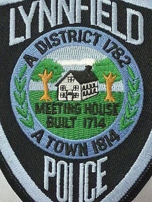 Lynnfield MASSACHUSETTS Police PATCH Iron On OBSOLETE - Thumbnail 2