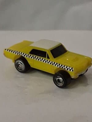 Micro Machine 1965 Pontiac GTO, Yellow w/ Checkerboard, TAXI, Hasbro Vtg - Thumbnail 4