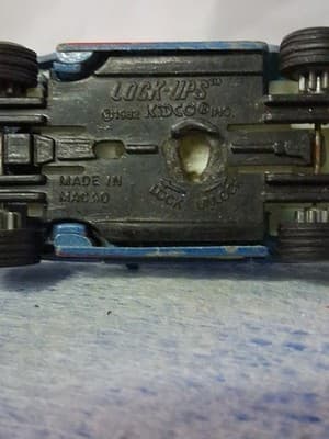 Kidco 1982 Lock-Ups Camaro Z28 Metallic Blue no key - Thumbnail 6