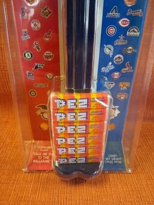MLB NY YANKEES Musical CHARLIE BROWN Giant PEZ Dispenser - Thumbnail 2