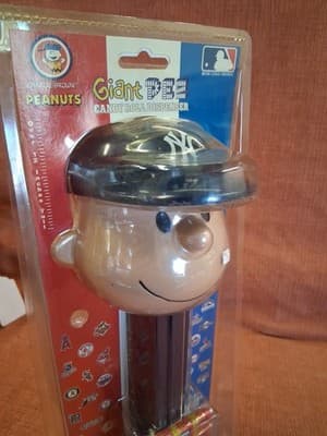 MLB NY YANKEES Musical CHARLIE BROWN Giant PEZ Dispenser - Thumbnail 4