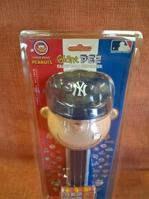 MLB NY YANKEES Musical CHARLIE BROWN Giant PEZ Dispenser - Thumbnail 3