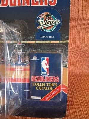 1996 NBA Corinthian Headliners Grant Hill Detroit Pistons Action Figure - Thumbnail 2
