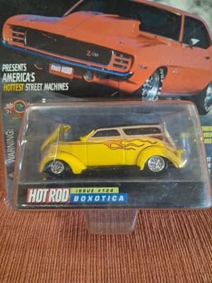 Racing Champions 1999 HOT ROD Limited Edition 1/9999 #124 Yellow Roadster - Thumbnail 2