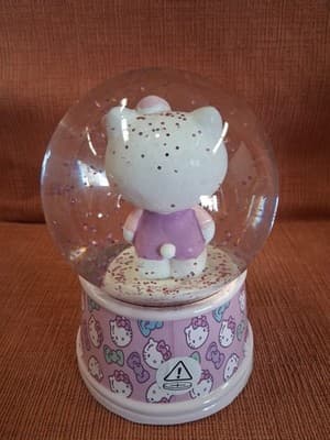 Sanrio Hello Kitty Pink Glitter Snow Globe - Thumbnail 5