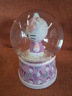Sanrio Hello Kitty Pink Glitter Snow Globe - Thumbnail 4