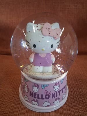 Sanrio Hello Kitty Pink Glitter Snow Globe - Thumbnail 6