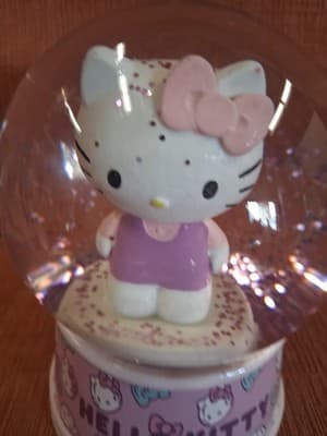 Sanrio Hello Kitty Pink Glitter Snow Globe - Thumbnail 2