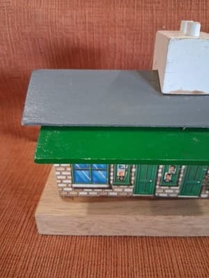 RARE Vintage Thomas & Friends Wooden Train ELLSBRIDGE STATION Set 1994 - Thumbnail 2