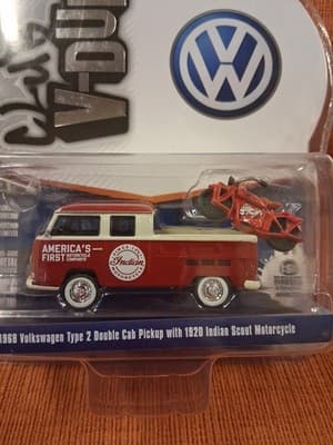 GreenLight Club V-Dub 1968 Volkswagen Double Cab Pick-Up 1920 Indian Scout - Thumbnail 2