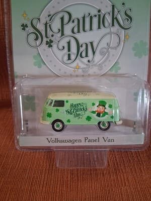 Greenlight Hobby Exclusive Volkswagen Panel Van ST. Patrick’s Day 2021 - Thumbnail 2