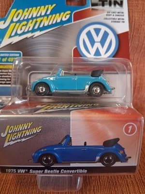 Johnny Lightning 1975 VW Super BEETLE Convertible 1:64 Car - BLUE +Tin - Thumbnail 2