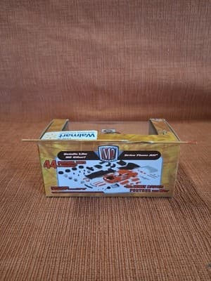 M2 Machines Premium Edition Chevrolet Apache Cameo 1958 Gold Diecast Truck 1:64 - Thumbnail 2