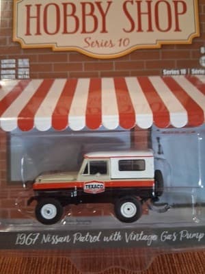 Greenlight 1:64 Hobby Shop Series 10 1967 Nissan Patrol Vintage Gas Pump - Thumbnail 2