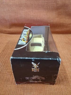 Yatming Road Signature Beige 1948 Ford F-150 Pick-up 1:43 Scale Diecast - Thumbnail 2