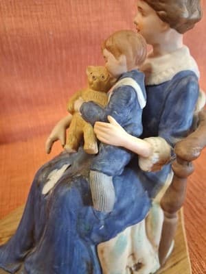Norman Rockwell "Bedtime" Artnart Imports Figurine '1981 Mom holding Child - Thumbnail 6