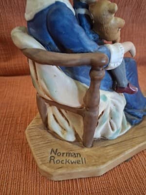 Norman Rockwell "Bedtime" Artnart Imports Figurine '1981 Mom holding Child - Thumbnail 3