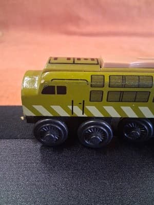Thomas & Friends Wooden Railway Train Tank Engine Diesel 10 with Sliding Claw - Thumbnail 4