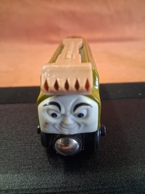 Thomas & Friends Wooden Railway Train Tank Engine Diesel 10 with Sliding Claw - Thumbnail 2