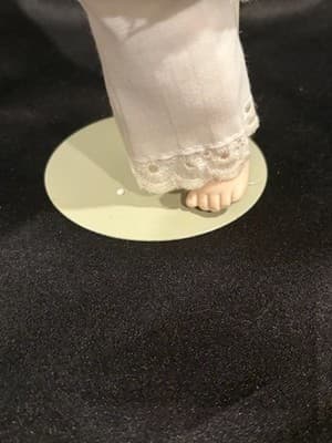 Vtg Victoria Ashlea Originals Porcelain Musical Doll 1986 House Of Global Arts - Thumbnail 3
