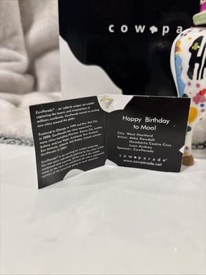 ✤ New COW PARADE Figurine HAPPY BIRTHDAY TO MOO Cake Candle Celebration Statue - Thumbnail 3