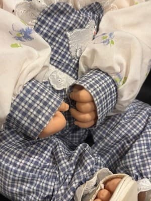Vtg Dynasty Doll Collection Porcelain Doll In Original Box Blue Outfit Sitting - Thumbnail 4
