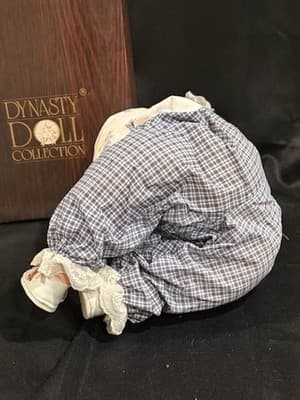 Vtg Dynasty Doll Collection Porcelain Doll In Original Box Blue Outfit Sitting - Thumbnail 6
