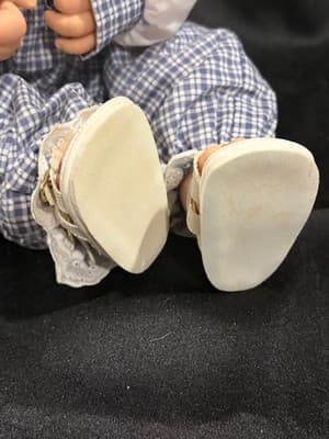 Vtg Dynasty Doll Collection Porcelain Doll In Original Box Blue Outfit Sitting - Thumbnail 3