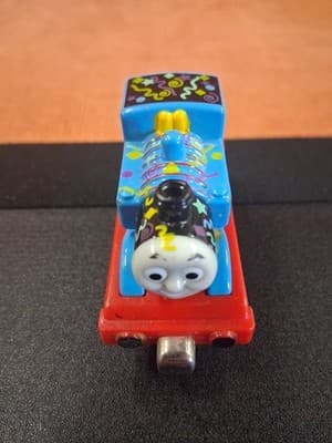 Happy Birthday Thomas~Thomas & Friends Limited Edition DieCast Train Engine ‘02 - Thumbnail 3