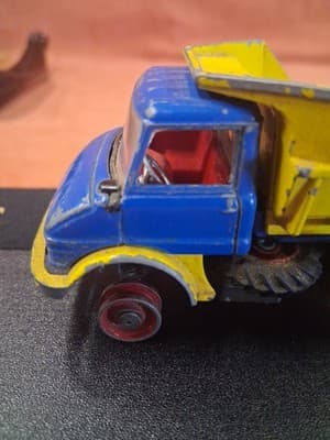 VINTAGE CORGI TOYS 4 INCH UNIMOG 406 DUMP TRUCK GREAT BRITAIN No Tires - Thumbnail 2