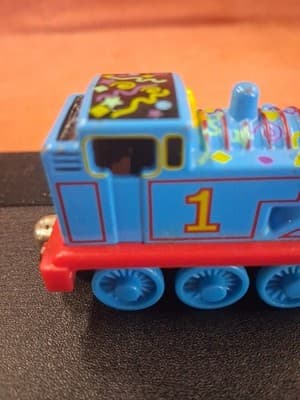 Happy Birthday Thomas~Thomas & Friends Limited Edition DieCast Train Engine ‘02 - Thumbnail 5