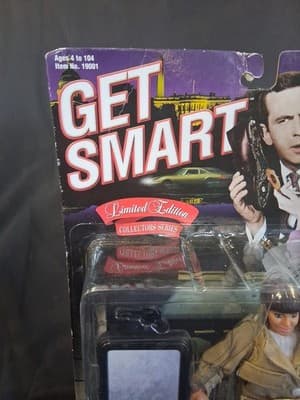 Exclusive Premiere Limited Edition Get Smart Action Figure Agent 99 New SEALED - Thumbnail 4