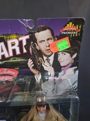 Exclusive Premiere Limited Edition Get Smart Action Figure Agent 99 New SEALED - Thumbnail 5