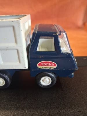 Vintage 1970s Tonka Garbage Truck Pressed Steel Metal 5.5" Garbage Truck USA - Thumbnail 3