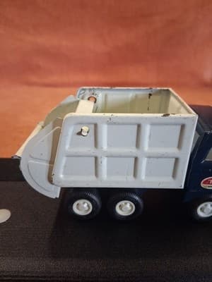 Vintage 1970s Tonka Garbage Truck Pressed Steel Metal 5.5" Garbage Truck USA - Thumbnail 4