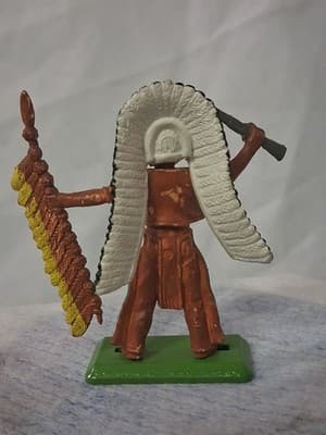 Britains LTD Deetail Wild West Indian Chief figure Gun & Spear 1971 Metal Base - Thumbnail 2
