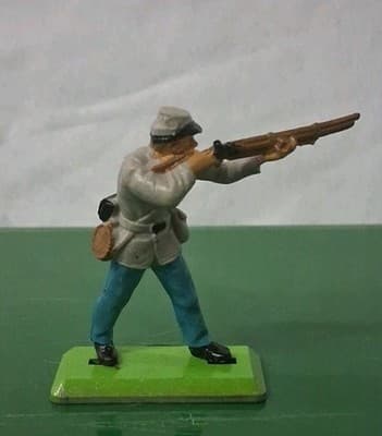 Britains Toy Soldier Plastic Civil War CONFEDERATE SOLDIER Metal Base Vintage