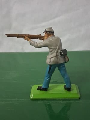 Britains Toy Soldier Plastic Civil War CONFEDERATE SOLDIER Metal Base Vintage - Thumbnail 2