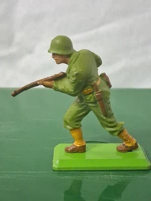 Vintage Britains LTD Deetail 1971 Toy United States Army Soldier- Rifle In Hand - Thumbnail 2