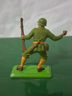 Britains Deetail - WWII Grenadier 1971 Made In England 🏴󠁧󠁢󠁥󠁮󠁧󠁿 - Thumbnail 2