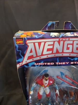 NEW TOY BIZ AVENGERS UNITED THEY STAND FALCON PACKAGE WITH REDWING FIGURE! e4 - Thumbnail 3