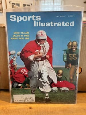 Sports Illustrated July 20, 1964 Shirley MacLaine Gallops Against Notre Dame 324