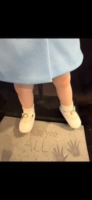 SHIRLEY TEMPLE MAKES HER MARK 17" PORCELAIN DOLL BY ELKE HUTCHENS DANBURY MINT - Thumbnail 3