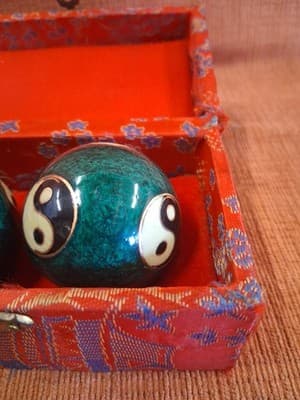 Small Chinese Baoding Balls Yin Yang Blue Green Red Box - Thumbnail 3