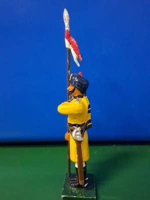 Vtg PRE WAR MADE IN UK MMM SOLDIER HAND PAINTED FIGURINE 🤺🪖 RARE Holding Flag - Thumbnail 4