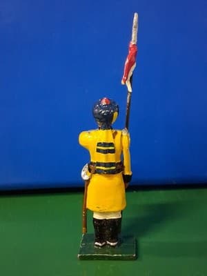 Vtg PRE WAR MADE IN UK MMM SOLDIER HAND PAINTED FIGURINE 🤺🪖 RARE Holding Flag - Thumbnail 3
