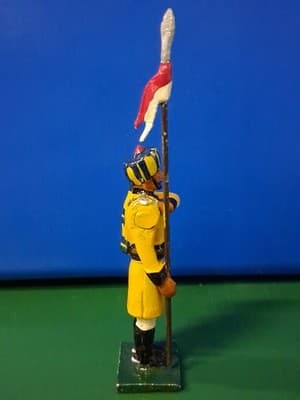 Vtg PRE WAR MADE IN UK MMM SOLDIER HAND PAINTED FIGURINE 🤺🪖 RARE Holding Flag - Thumbnail 2